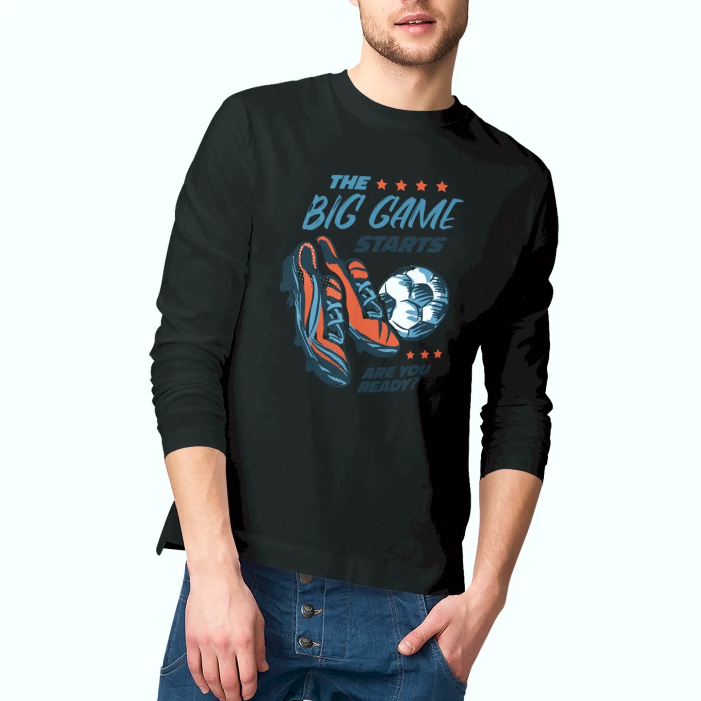  A dynamic black long sleeve shirt with a motivational badge of cleats and ball – energizing your style. - Ένα δυναμικό μαύρο μακρυμάνικο με εμπνευσμένο σχέδιο – που δίνει ενέργεια στο look σου.