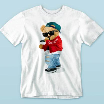 A stylish white t-shirt with a teddy bear immersed in hip-hop vibes, προσθέτοντας ρυθμό στην καθημερινότητά σου.