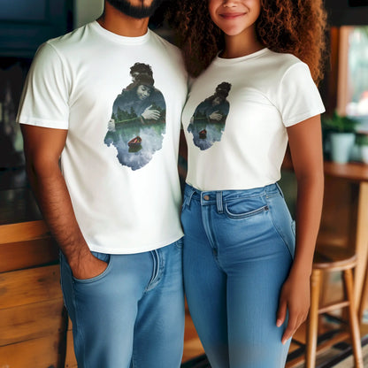 A white tee with cinematic love scene of couple, forest and water – Λευκό t-shirt με κινηματογραφική σκηνή ζευγαριού, δάσος και νερό
