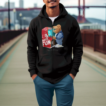 Arcade teddy moment on black zip hoodie – Στιγμή παιχνιδιού σε arcade με αρκουδάκι σε μαύρη ζακέτα.