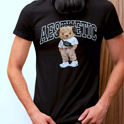 Bear with headphones and casual look on black tee – Αρκούδι με ακουστικά και casual εμφάνιση πάνω σε μαύρο t-shirt.