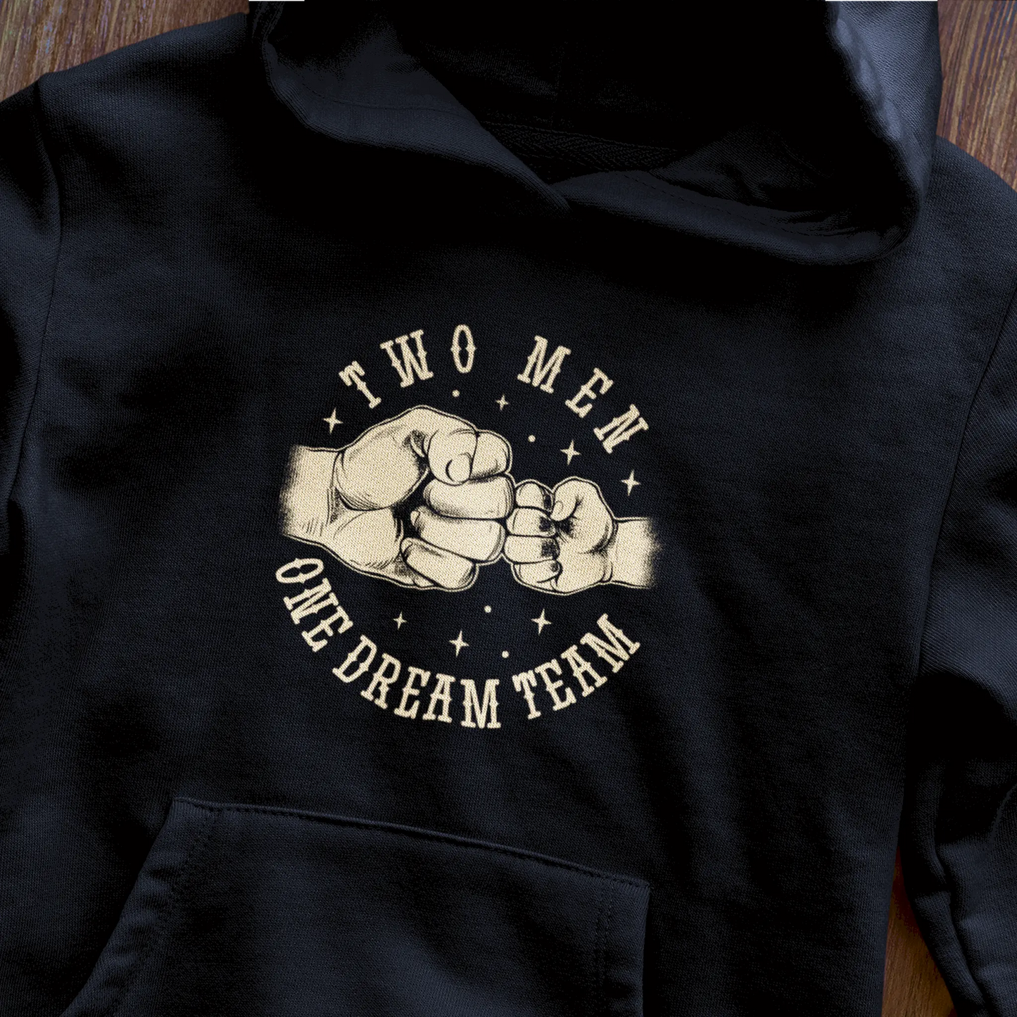 Black Cozy hooded sweatshirt with an empowering message for dads and sons / Άνετο μαύρο φούτερ με κουκούλα και εμπνευσμένο μήνυμα για πατέρες και γιους.