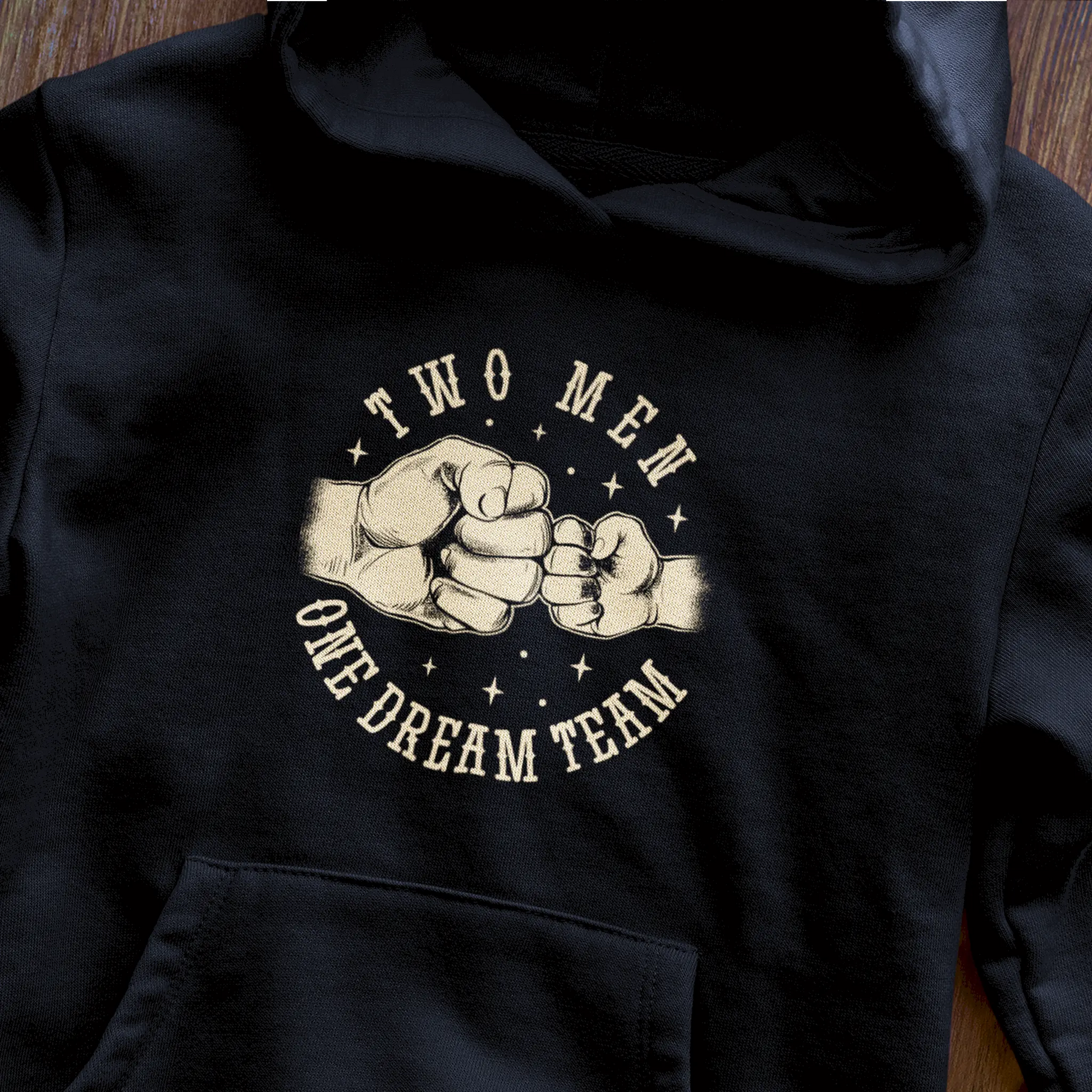 Black Cozy hooded sweatshirt with an empowering message for dads and sons / Άνετο μαύρο φούτερ με κουκούλα και εμπνευσμένο μήνυμα για πατέρες και γιους.