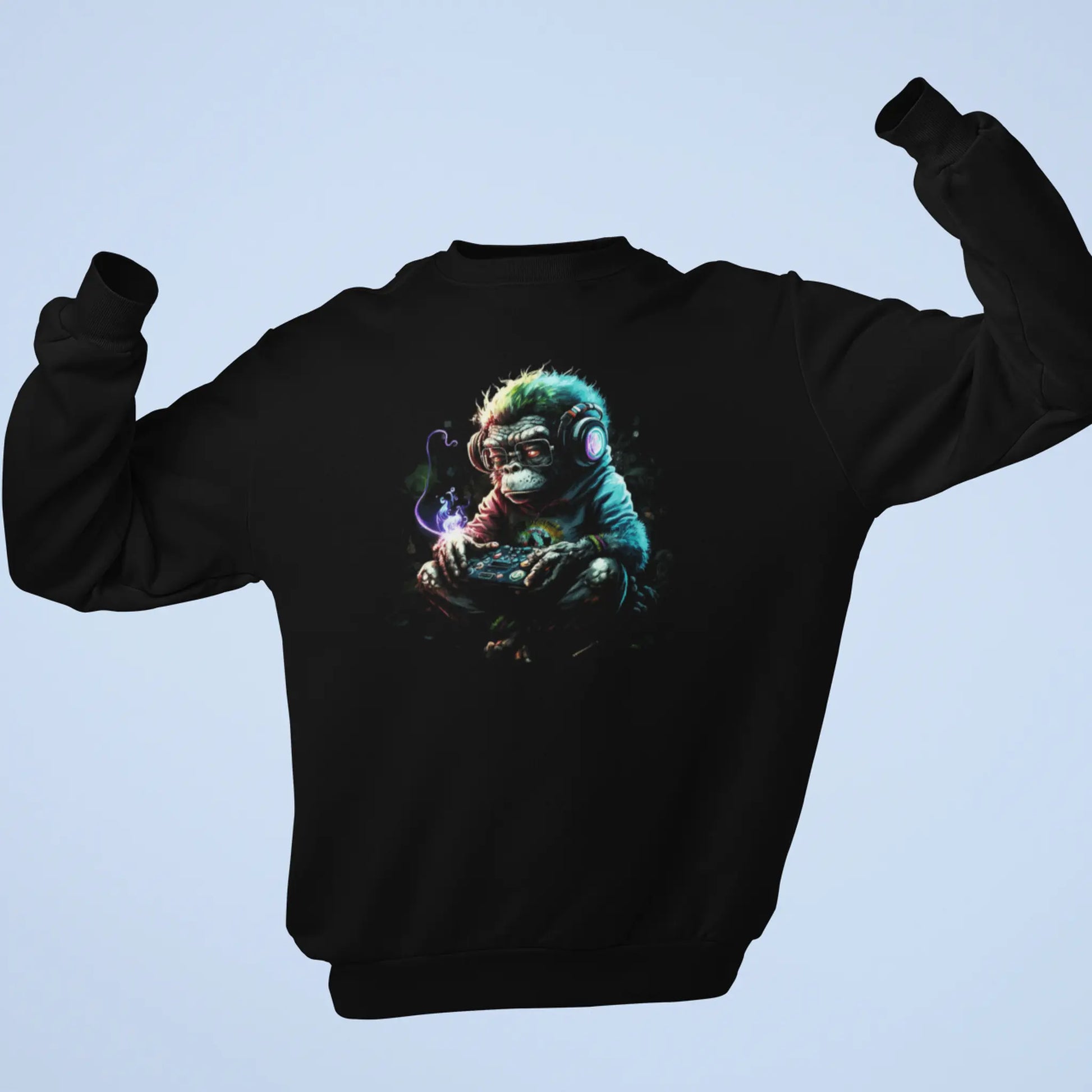 Black casual sweater displaying the stylish pop art console gamer design. — Μαύρο καθημερινό φούτερ που εμφανίζει το στυλάτο pop art σχέδιο με τον gamer κονσόλας