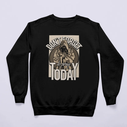 Black casual sweater displaying the stylish woodcut-style hooded monk artwork. — Μαύρο καθημερινό φούτερ που εμφανίζει το στυλάτο έργο τέχνης με τον μοναχό σε στυλ ξυλογραφίας