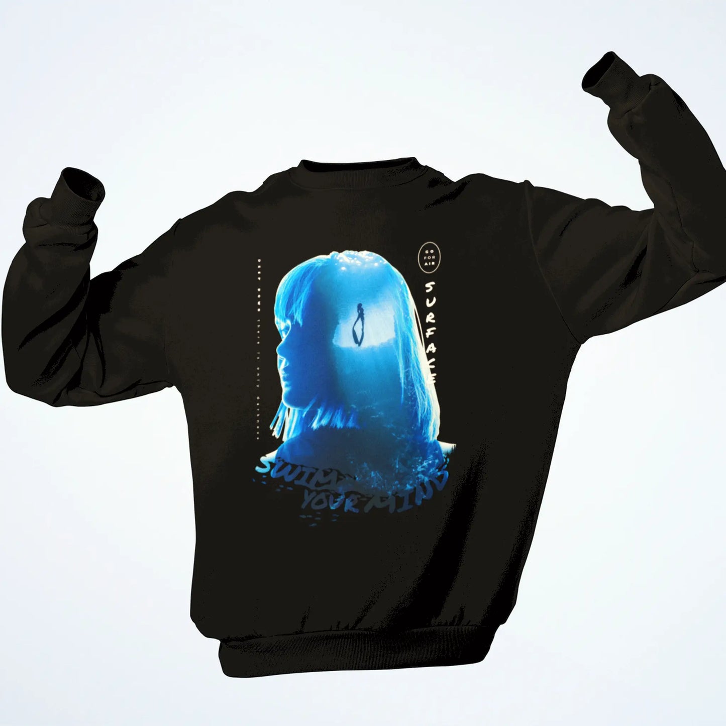 Black crewneck showcasing artistic freediving journey | Μαύρο φούτερ που απεικονίζει καλλιτεχνικό ταξίδι ελεύθερης κατάδυσης