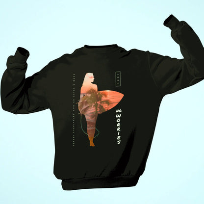 Black crewneck with sunset surfer girl and palm silhouettes – Μαύρο φούτερ με κορίτσι σέρφερ στο ηλιοβασίλεμα και σιλουέτες φοινίκων