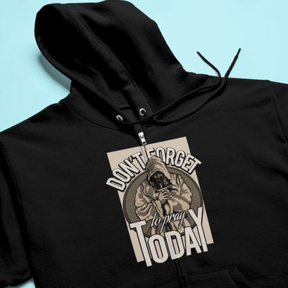 Black full-zip hooded sweatshirt featuring a detailed graphic drawing of a praying monk. — Μαύρη ζακέτα φούτερ με κουκούλα που φέρει ένα λεπτομερές γραφικό σχέδιο ενός μοναχού που προσεύχεται
