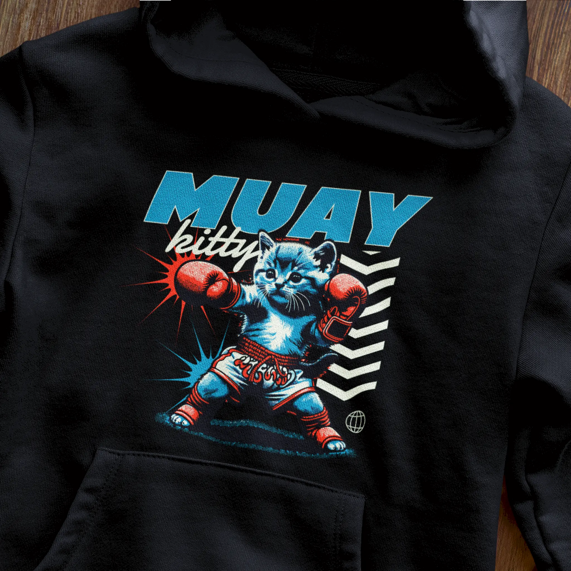 Black hoodie with red-gloved Muay Thai kitty – Μαύρο hoodie με μαχητικό γατάκι Muay Thai style
