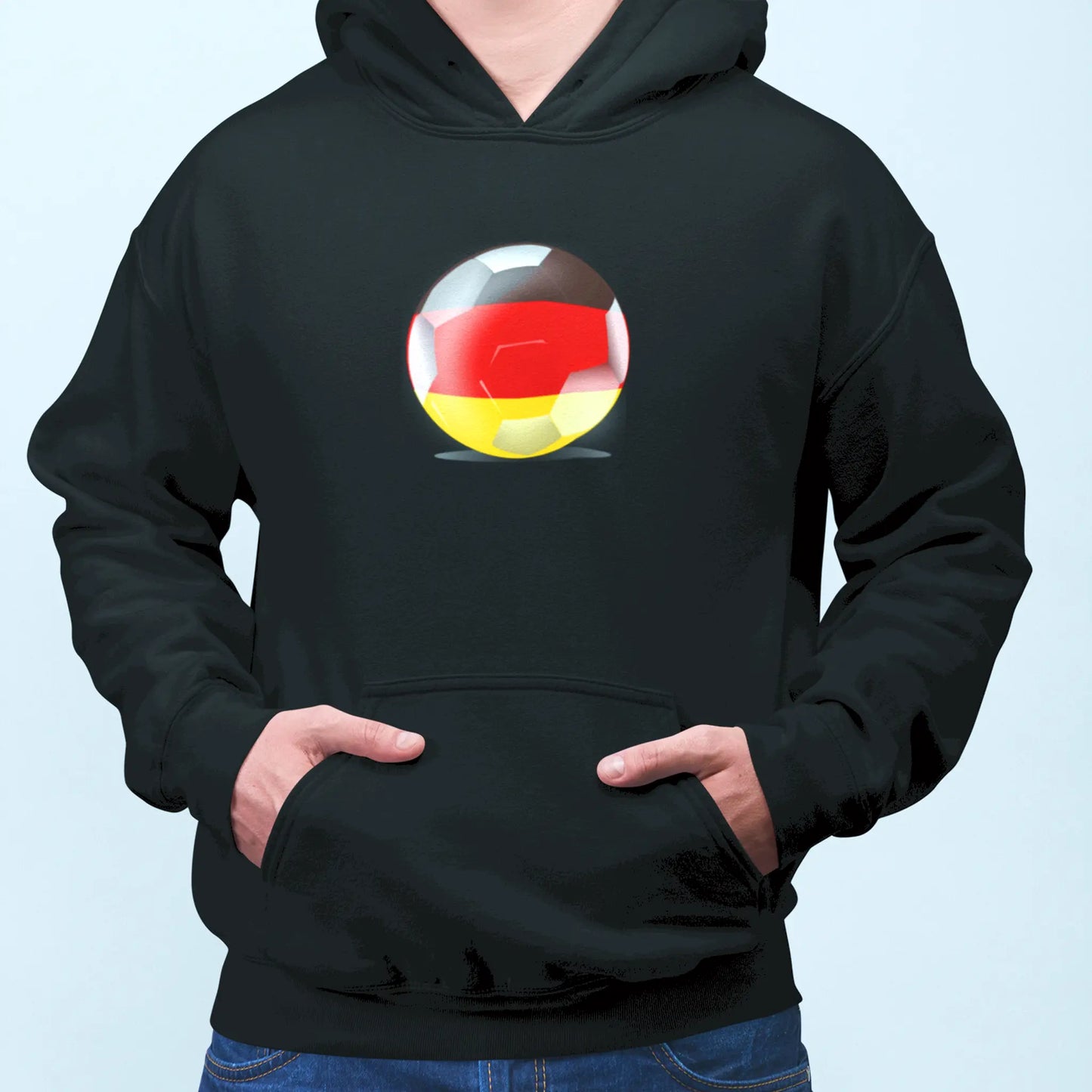 Black hoodie with strong Germany football energy – fan essential.
Μαύρο hoodie με έντονη ενέργεια γερμανικού ποδοσφαίρου – απαραίτητο για φιλάθλους.
