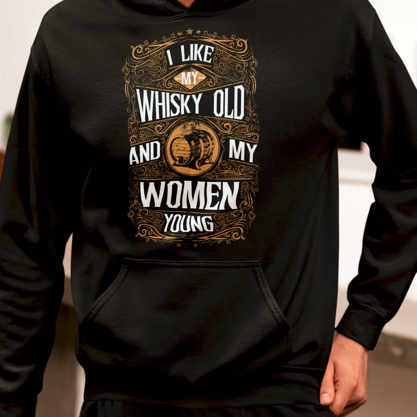 Black hoodie with strong whiskey quote and street style – Μαύρο hoodie με δυνατό σύνθημα για ουίσκι και street style