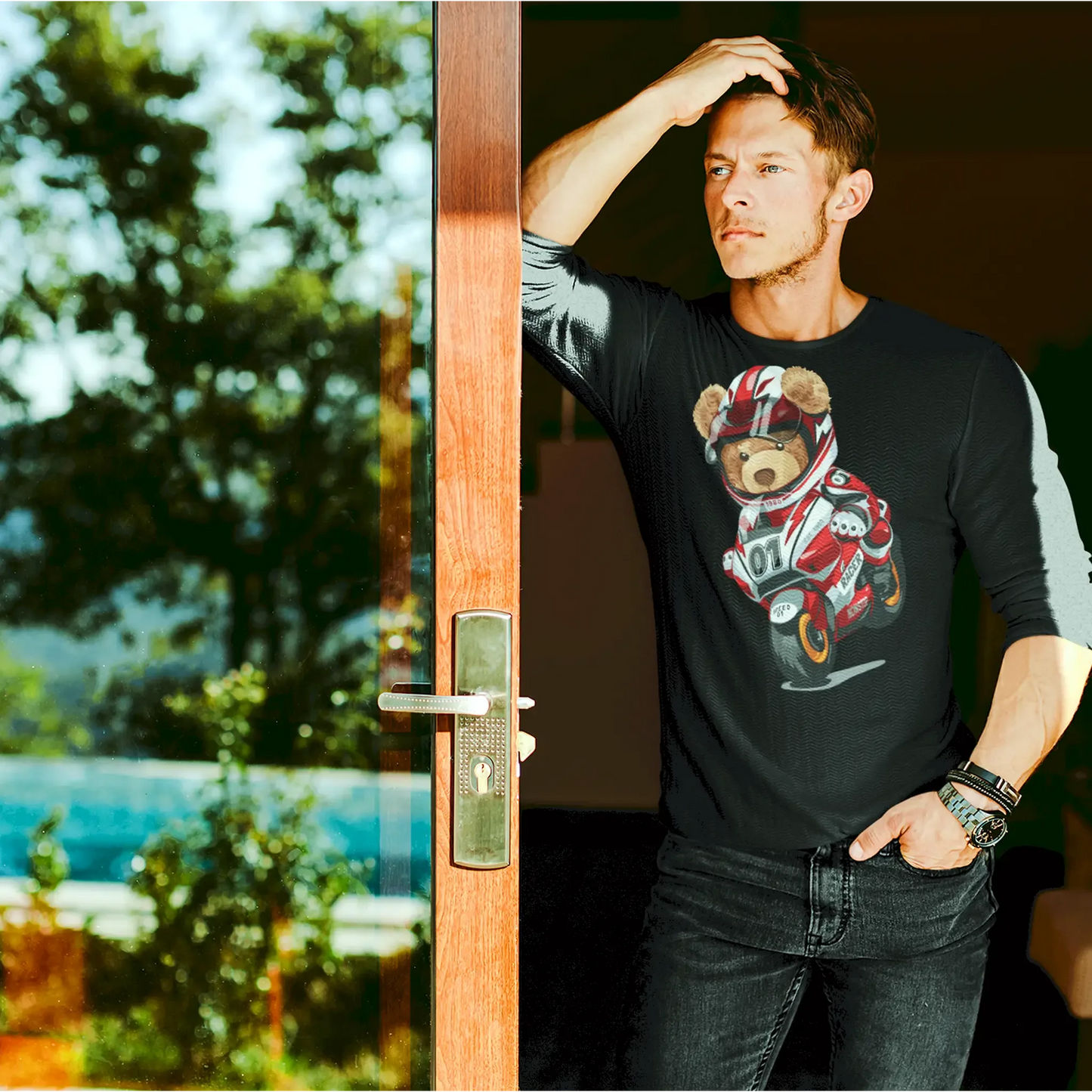 Black long-sleeve t-shirt with bold Racer Teddy print – Μαύρη μακρυμάνικη μπλούζα με έντονο τύπωμα του Racer Teddy.