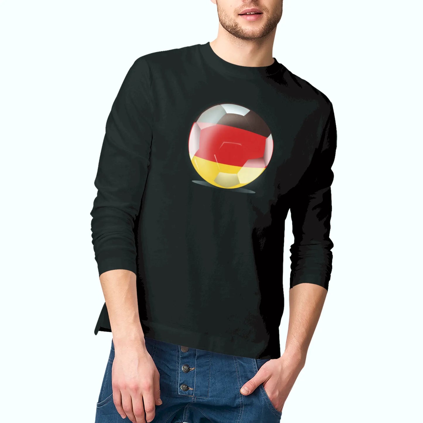 Black long sleeve tee featuring Germany football – iconic and strong.
Μαύρη μακρυμάνικη με ποδοσφαιρική μπάλα Γερμανίας – εμβληματική και δυναμική.