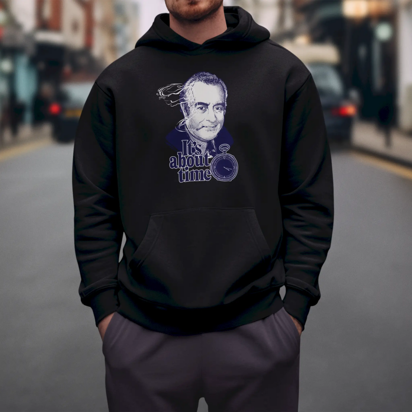 Black pullover hoodie featuring a detailed retro style line art drawing. — Μαύρο φούτερ με κουκούλα που φέρει ένα λεπτομερές σχέδιο γραμμικής τέχνης σε ρετρό στυλ
