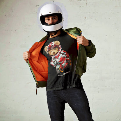 Black t-shirt showcasing a sleek racer teddy bear graphic – Μαύρη μπλούζα με κομψό σχέδιο αρκουδάκι αγωνιστής.