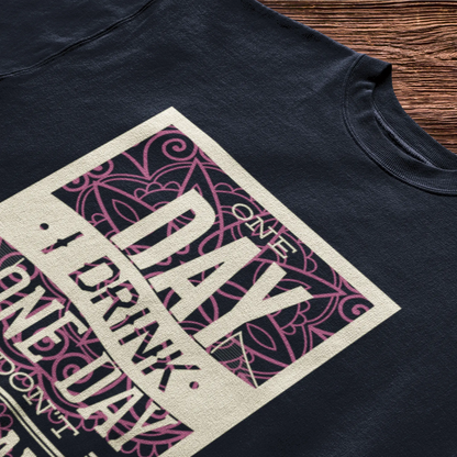Black t-shirt with casual style and drinking cycle joke – Μαύρο μπλουζάκι με χαλαρό στυλ και αστείο για το ποτό