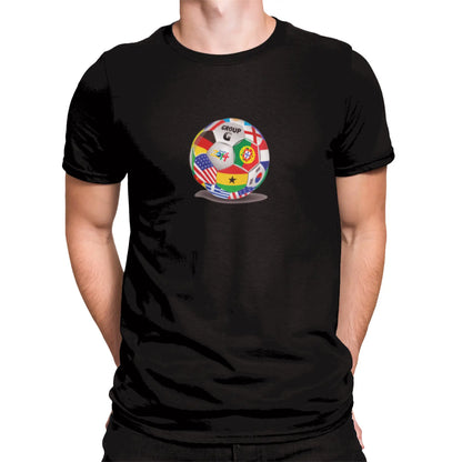 Black tee featuring detailed artwork of football with global flags from Brazil 2014. | Μαύρο μπλουζάκι με λεπτομερές σχέδιο ποδοσφαίρου και σημαίες από το Μουντιάλ 2014.