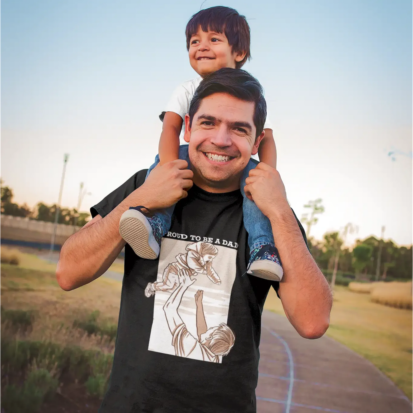 Black tee for proud dads playing with their children in the park / Μαύρο κοντομάνικο μπλουζάκι για περήφανους μπαμπάδες που παίζουν με τα παιδιά τους στο πάρκο