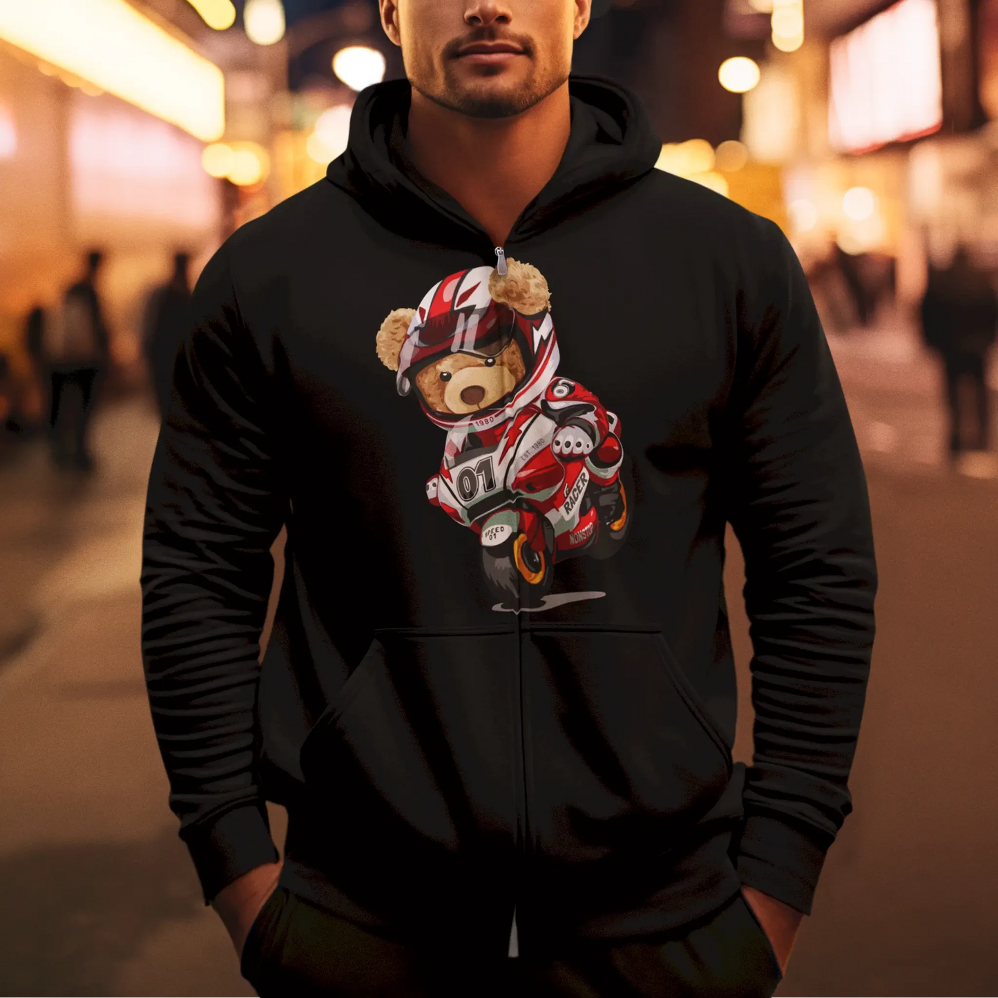 Black zip-up hoodie displaying the dynamic Racer Teddy illustration – Μαύρη ζακέτα με κουκούλα και φερμουάρ με το δυναμικό σχέδιο του Racer Teddy.