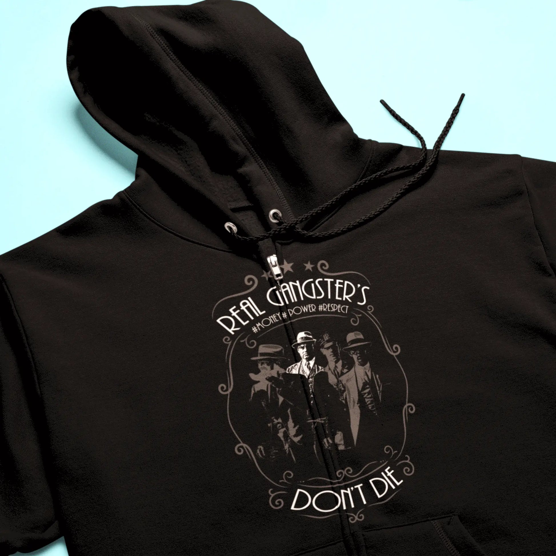 Black zip hoodie with central mafia-themed graphic – Μαύρο φούτερ με φερμουάρ και σχέδιο μαφίας στο κέντρο