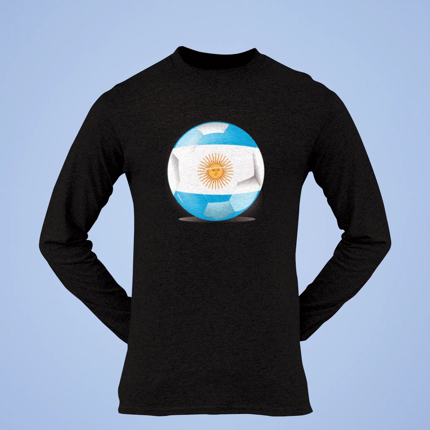 Bold black long sleeve with Argentina flag-inspired soccer print – Έντονο μαύρο μακρυμάνικο με σχέδιο εμπνευσμένο από τη σημαία της Αργεντινής