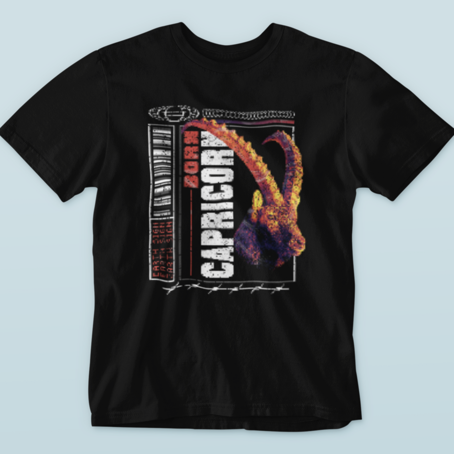 Capricorn sign t-shirt with striking black trap typography and repetitive earth element pattern for urban goats / Μαύρο μπλουζάκι ζώδιο Αιγόκερος με εντυπωσιακή μαύρη trap τυπογραφία και επαναλαμβανόμενο μοτίβο γήινου στοιχείου για urban αιγόκερους
