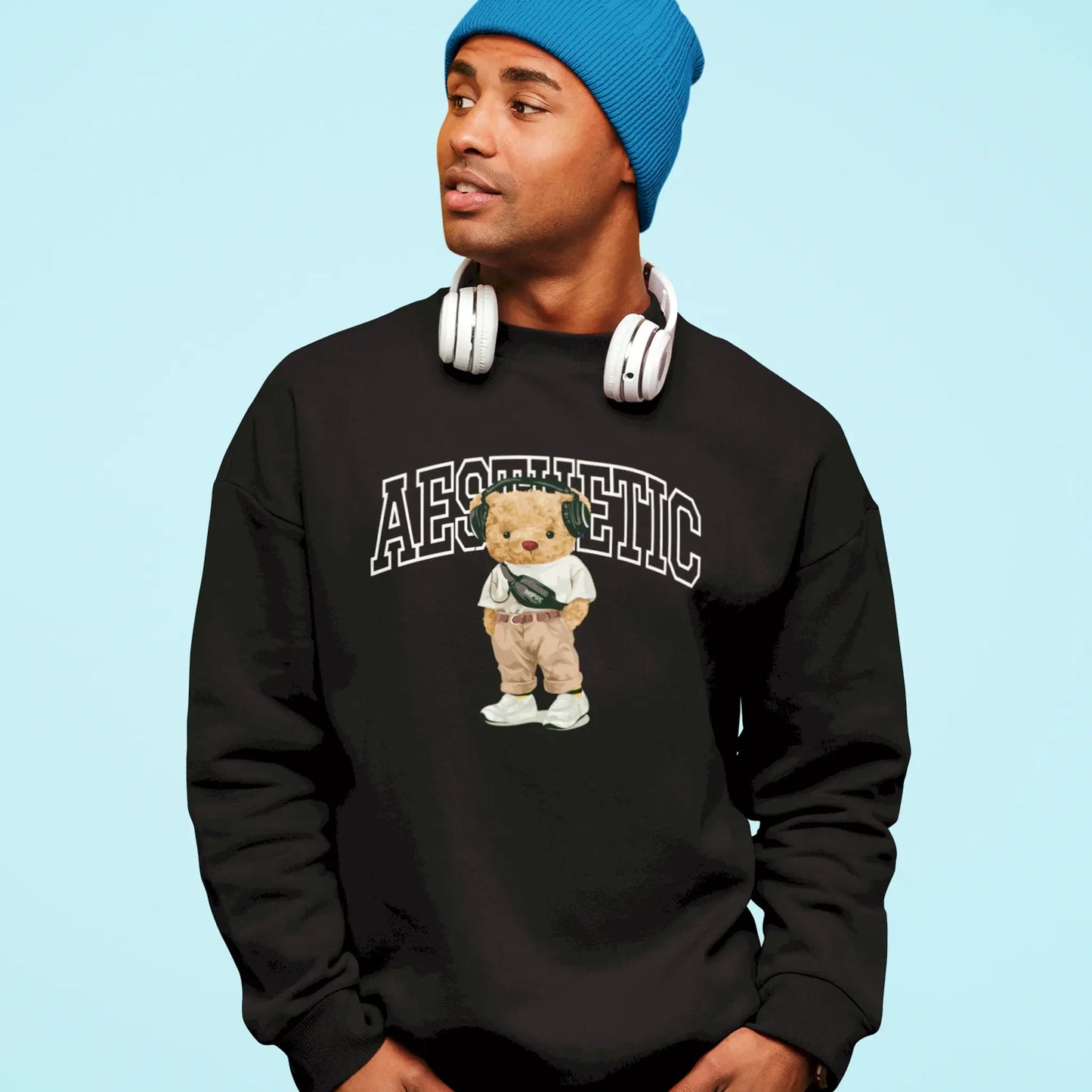 Casual bear design with aesthetic elements on black sweatshirt – Casual teddy με αισθητικό στυλ σε μαύρη μπλούζα.