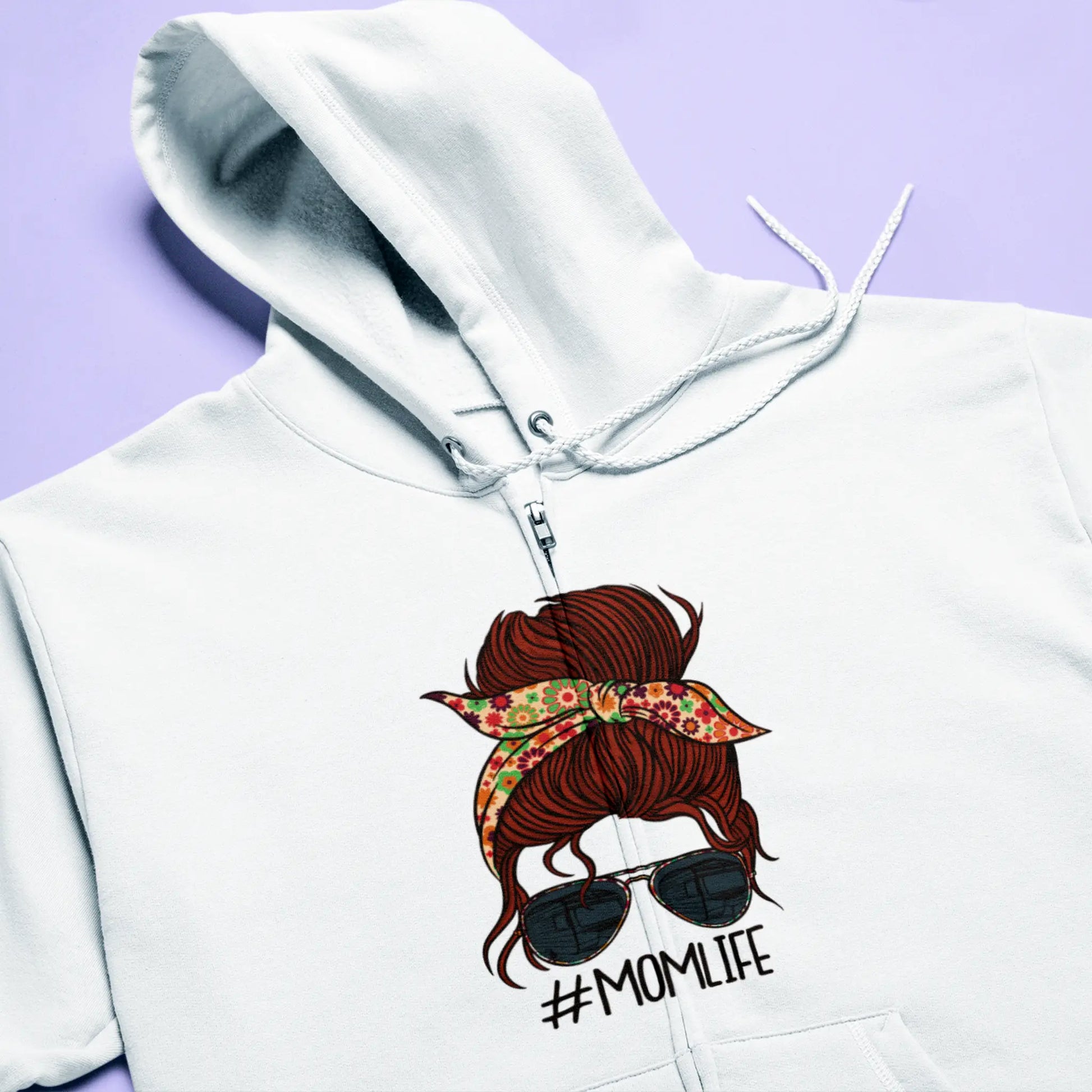 Casual momlife fashion graphic on white zip hoodie | MomLife γραφικό για casual στυλ σε λευκ΄ή ζακέτα με κουκούλα