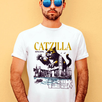 Catzilla giant cat monster white t-shirt with Hong Kong skyscrapers and vintage poster design - Catzilla γιγάντια γάτα τέρας λευκό t-shirt με Χονγκ Κονγκ ουρανοξύστες και vintage poster σχέδιο