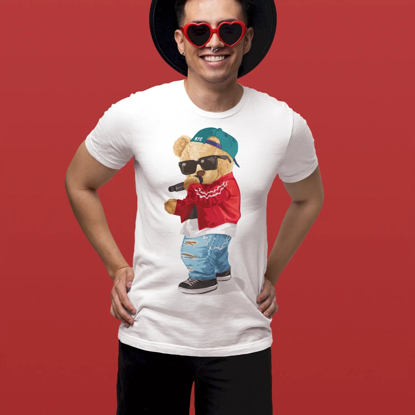 Classic black t-shirt showcasing a confident teddy bear rapper, αρκουδάκι τραγουδιστής με αυτοπεποίθηση, ιδανικό για βραδινές εξόδους με στυλ