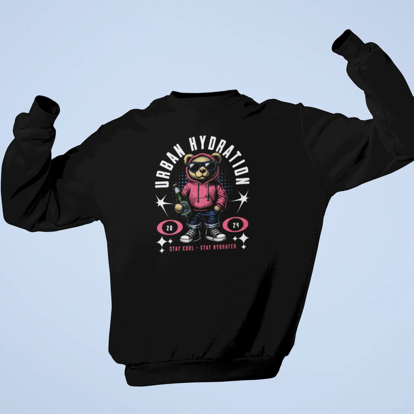 Comfortable black crewneck sweatshirt with the Urban Hydration Bear graphic print. — Άνετο μαύρο φούτερ λαιμόκοψη με το γραφικό τύπωμα του Urban Hydration Bear