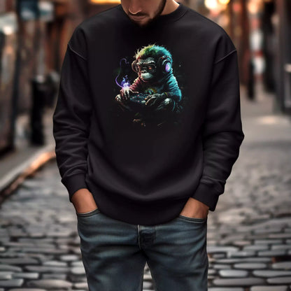 Comfortable black crewneck sweatshirt with the halftone gaming monkey graphic print. — Άνετο μαύρο φούτερ λαιμόκοψη με το γραφικό τύπωμα της μαϊμούς gamer halftone