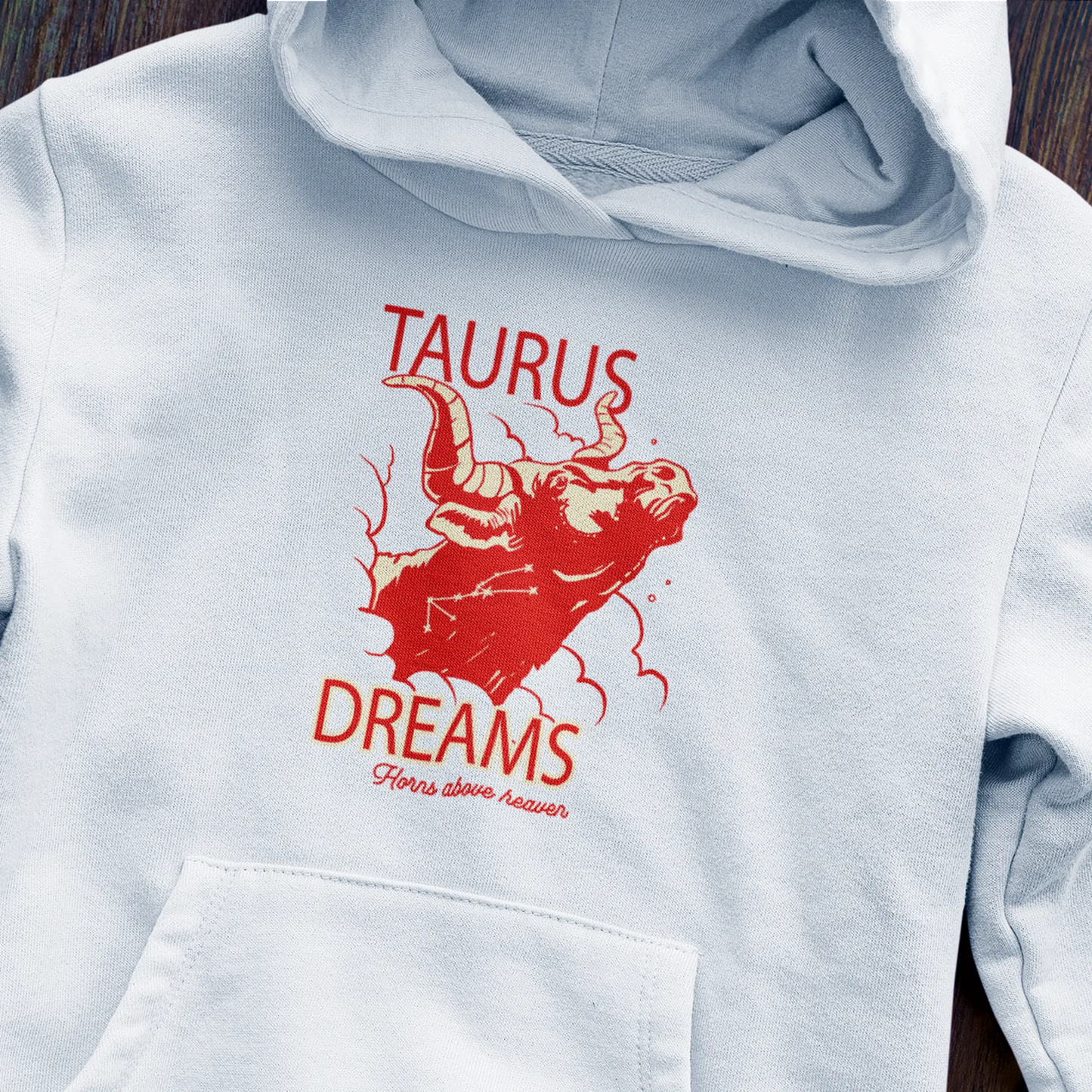 Cozy Taurus white hoodie for spontaneous stargazing and cosmic adventures / Απαλό λευκό hoodie με κουκούλα και ζώδιο του Ταύρου για αυθόρμητη παρατήρηση αστεριών και κοσμικές περιπέτειες
