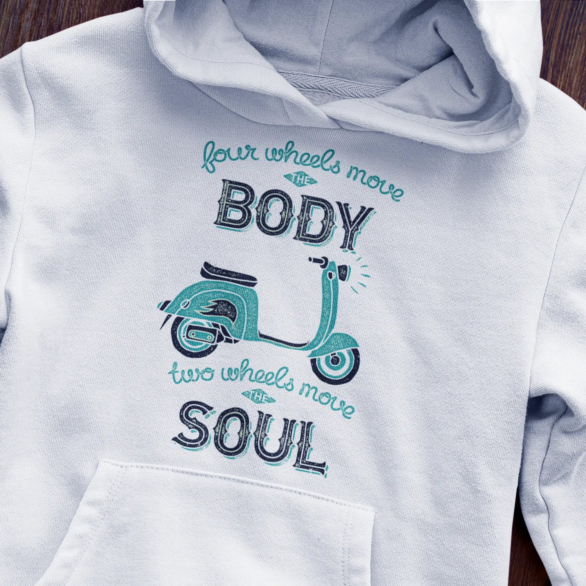 Cozy white hooded sweat featuring retro scooter artwork - Άνετο άσπρο hoodie με ρετρό σχέδιο