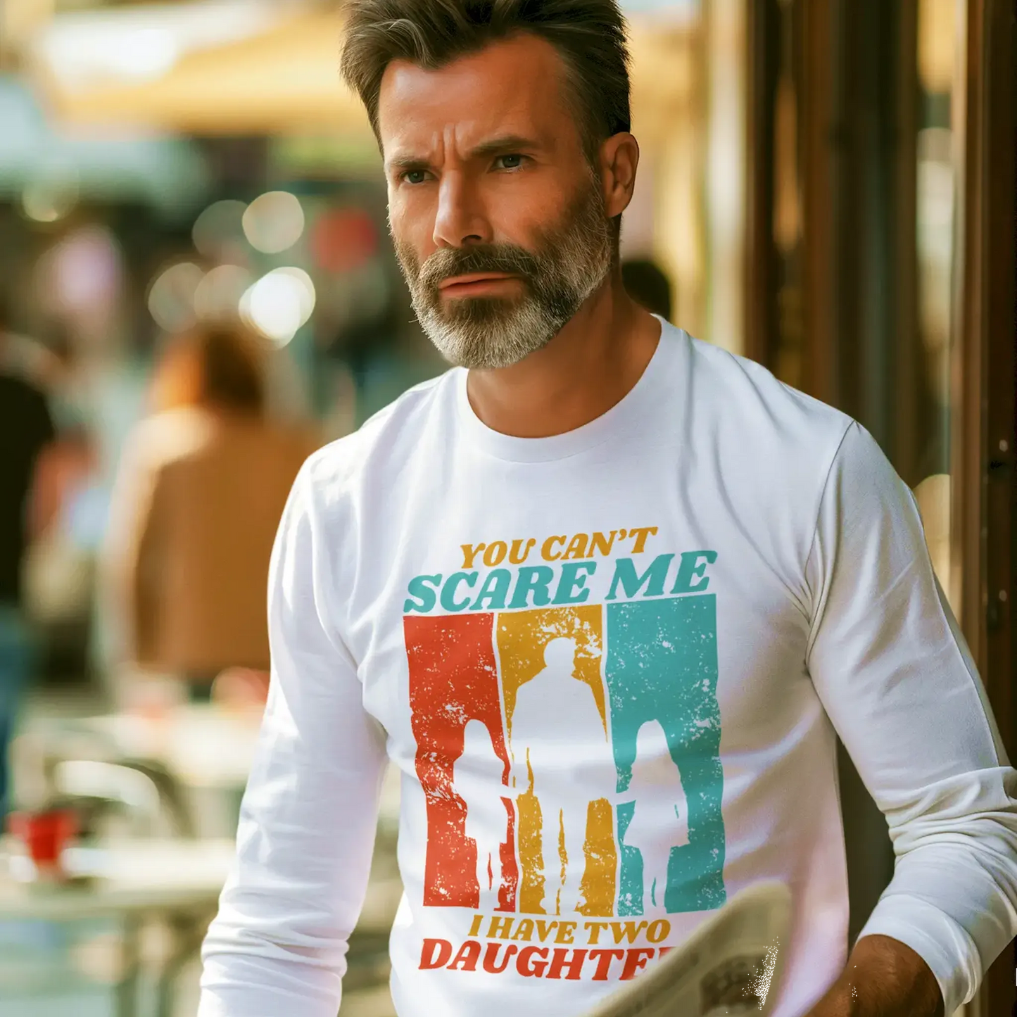Cozy white long sleeve tee featuring a minimalist design of a proud dad, ideal for layering or standalone style / Άνετο λευκό μακρυμάνικο με μινιμαλιστικό σχέδιο και θέμα περήφανο πατέρα, ιδανικό για κρύες μέρες.