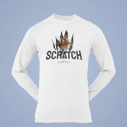 Crisp white long sleeve top featuring the artistic Scratch the surface concept print. — Καθαρή λευκή μακρυμάνικη μπλούζα με το καλλιτεχνικό concept print Scratch the surface