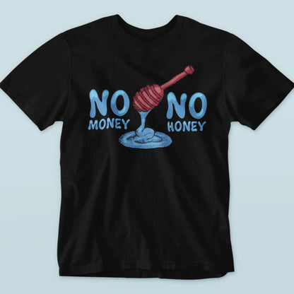 Dark casual tee with a prominent typographic illustration of a modern street culture slogan. — Σκουρόχρωμο καθημερινό t-shirt με ένα εμφανές τυπογραφικό σχέδιο ενός μοντέρνου σλόγκαν της street κουλτούρας