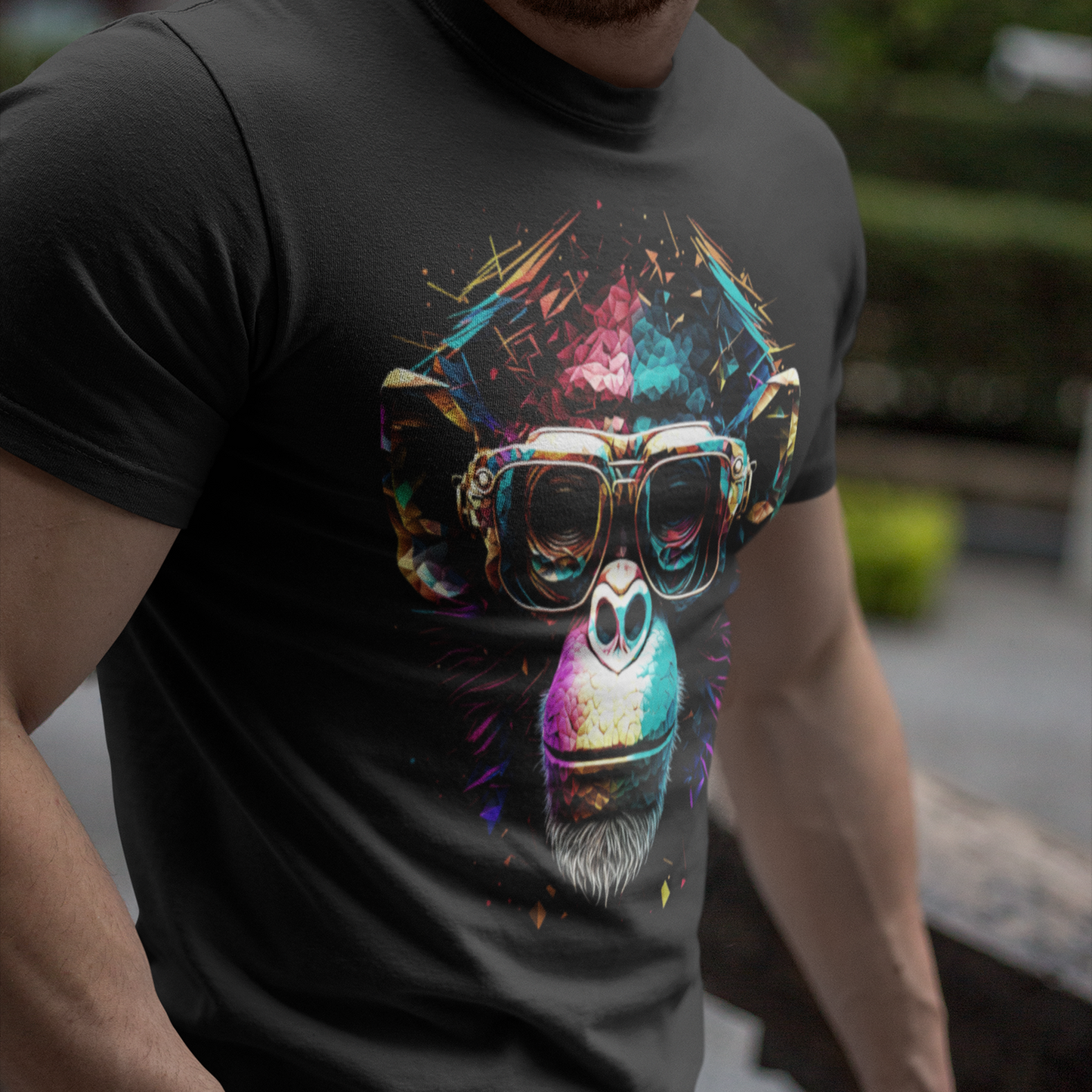 Dark short sleeve tee showcasing a funny pop art ape design. — Σκουρόχρωμη κοντομάνικη μπλούζα που αναδεικνύει ένα χιουμοριστικό pop art σχέδιο πιθήκου