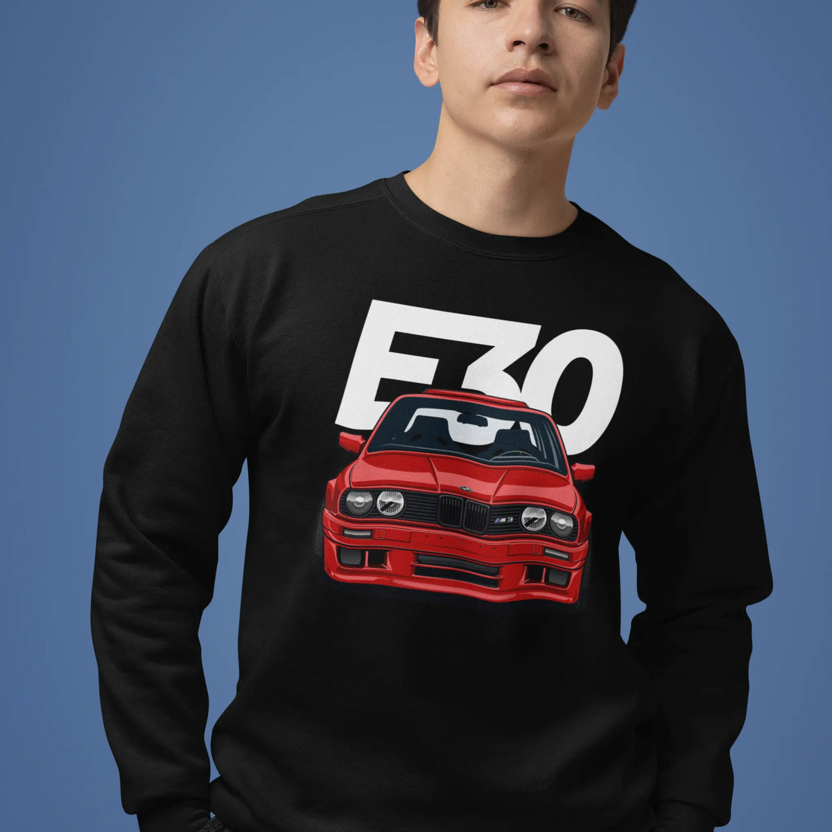 Fashionable black long sleeve shirt focusing on the unique classic vehicle graphic. — Μοντέρνα μαύρη μακρυμάνικη μπλούζα με έμφαση στο μοναδικό γραφικό κλασικού οχήματος