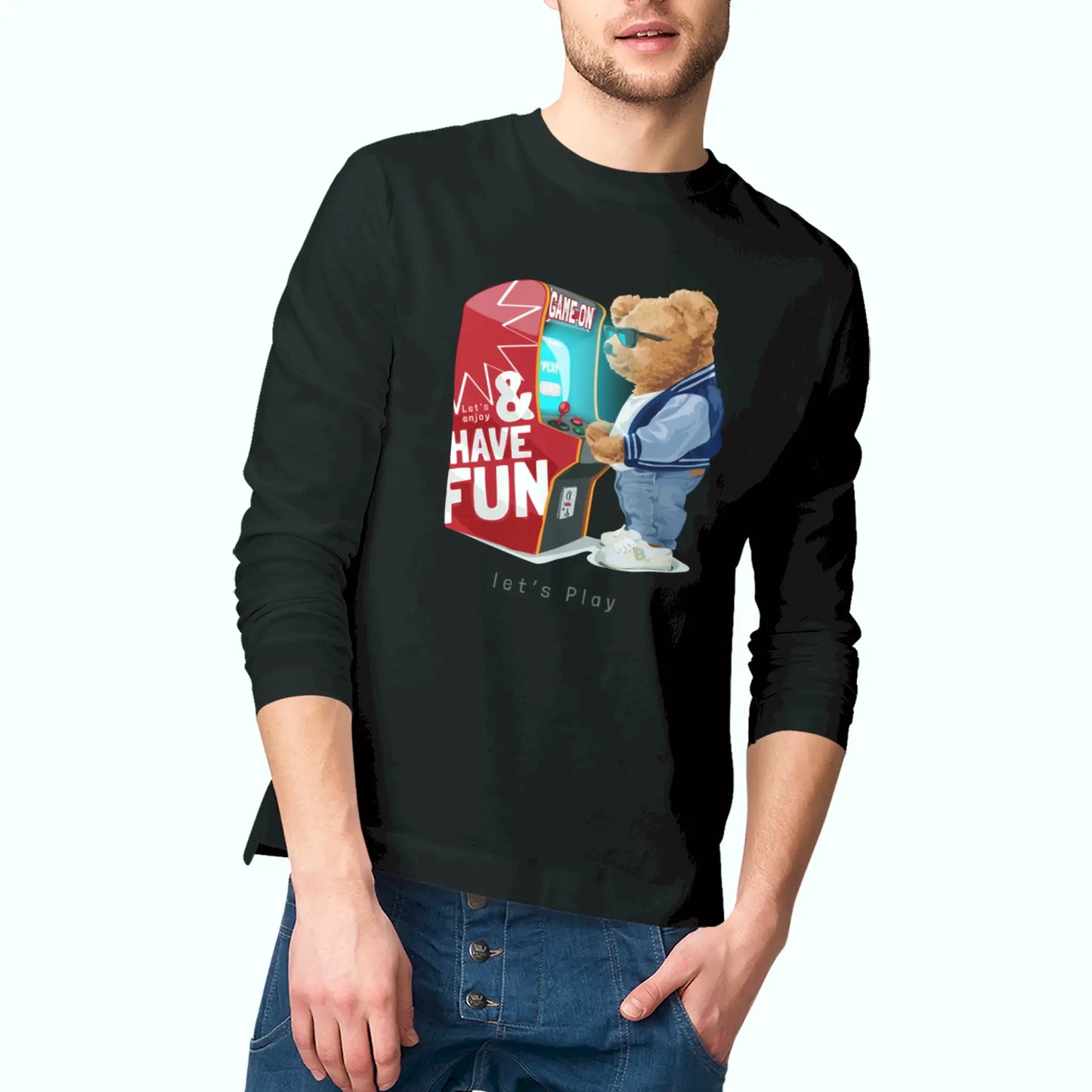 Gamer teddy with red machine on dark shirt – Αρκουδάκι gamer με κόκκινη παιχνιδομηχανή σε σκούρη μπλούζα.