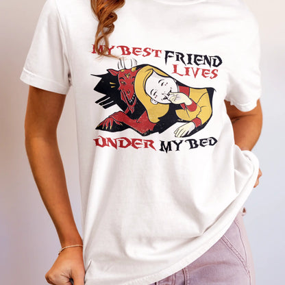 Gothic romance meets cute cartoon style with demonic character showing genuine affection on a white tshirt - Γοτθικός ρομαντισμός συναντά χαριτωμένο καρτουνίστικο στυλ με δαιμονικό χαρακτήρα πάνω σε λευκό μπλουζάκι