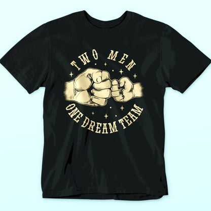 High-quality black graphic tee celebrating the father-son bond with a minimalist design / Μαύρο Μπλουζάκι υψηλής ποιότητας με μινιμαλιστικό σχέδιο για τη σχέση πατέρα-γιου.