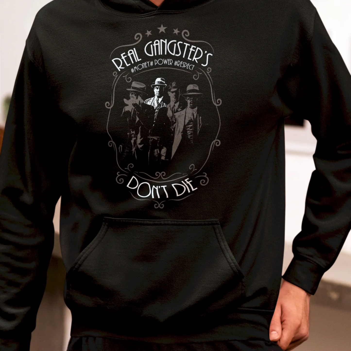 Hoodie in black with intimidating gangster crew illustration – Μαύρο hoodie με επιβλητική εικονογράφηση γκάνγκστερ συμμορίας