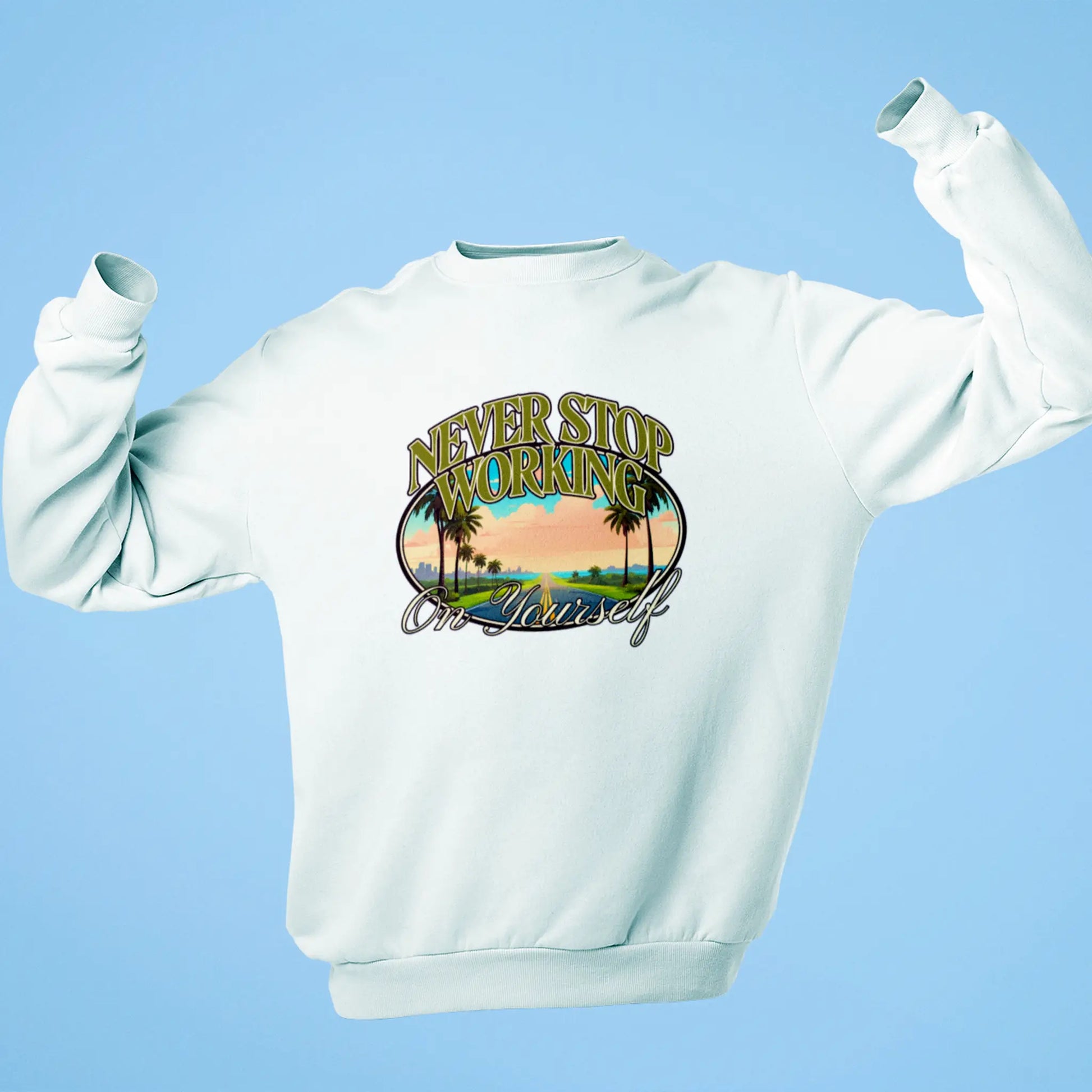 Inspiring road to personal growth on white crewneck sweatdhirt – Λευκό φούτερ με δρόμο προς την προσωπική ανάπτυξη