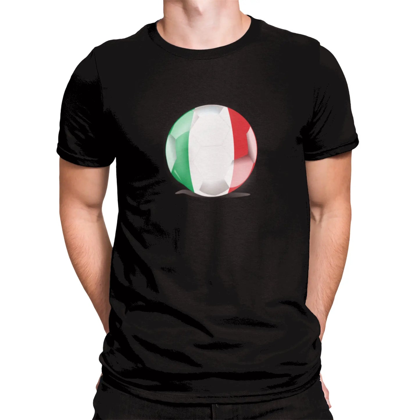 Italian football pride pops on a sleek black t-shirt – must-have for fans. | Η Ιταλική ποδοσφαιρική υπερηφάνεια ξεχωρίζει σε μαύρο t-shirt – απαραίτητο για οπαδούς.