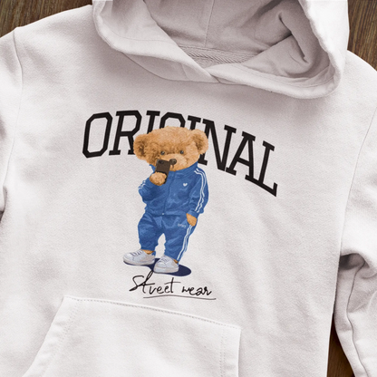 Minimalist white hoodie with urban bear graphic – Μινιμαλιστικό λευκό hoodie με γραφικό αστικού αρκούδου
