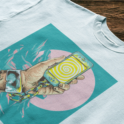 Modern awareness t-shirt σε λευκό with technology commentary artwork - Σύγχρονο tee με καλλιτεχνικό σχόλιο τεχνολογίας
