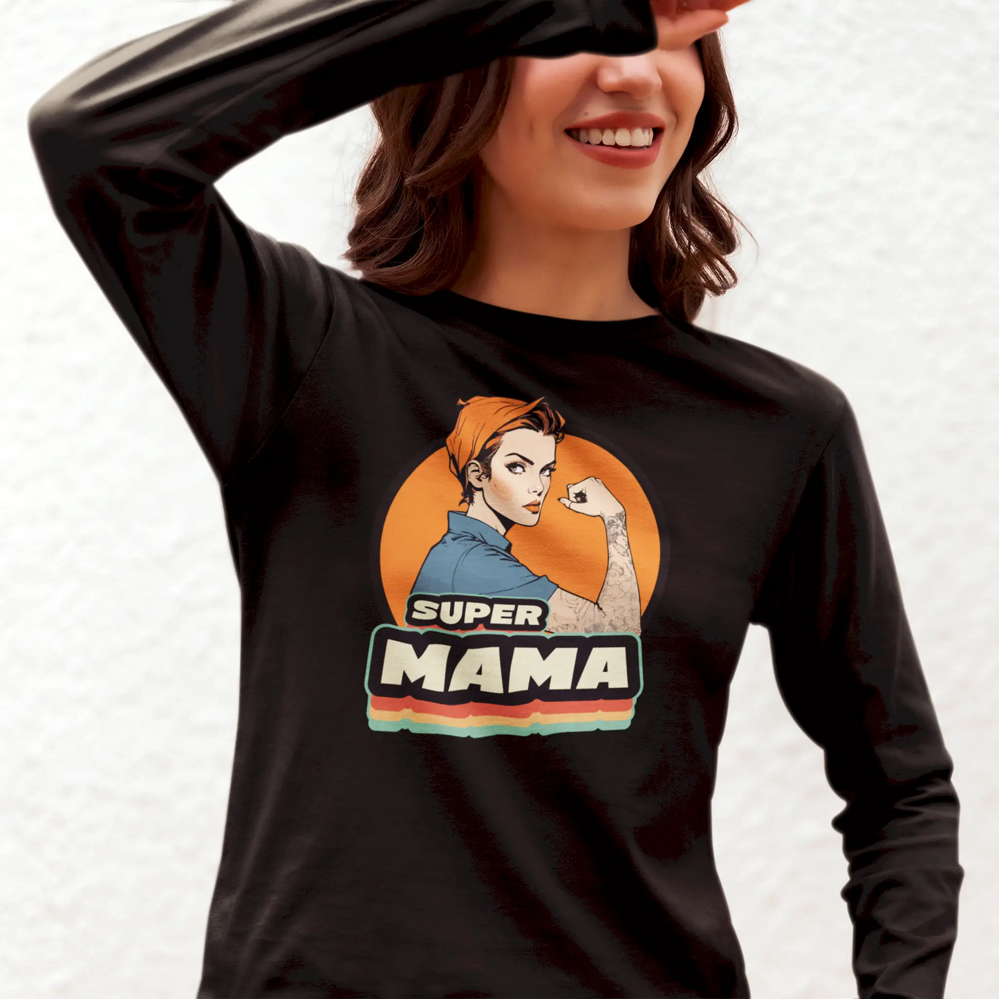 Motivational messaging combines seamlessly with artistic portrayal creating wearable inspiration piece - Παρακινητικό μήνυμα με καλλιτεχνική απεικόνιση μιας δυναμικής μητέρας τυπωμένο σε μαύρο μακρυμάνικο μπλουζάκι