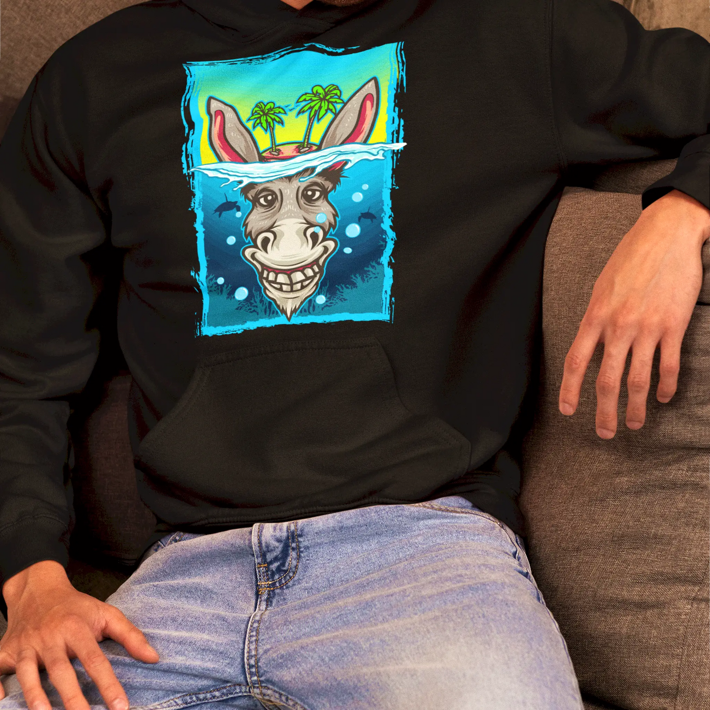 Playful black pullover hoodie with bold donkey mood– Παιχνιδιάρικο μαύρο hoodie με έντονη έκφραση γαϊδάρου