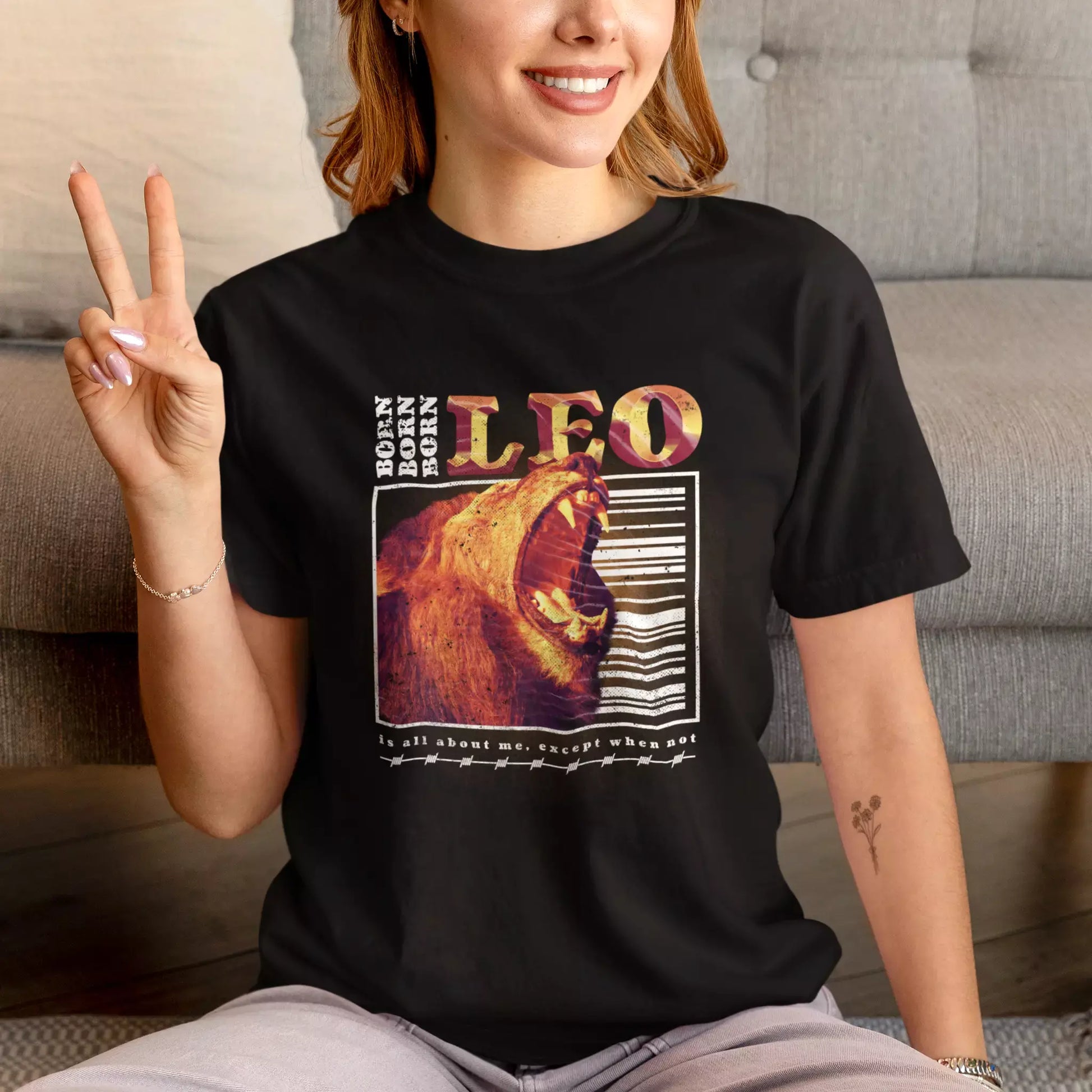 Powerful black Leo shirt with repetitive BORN design and astrology theme - Δυναμικό μαύρο μπλουζάκι λέοντα με επαναλαμβανόμενο σχέδιο BORN και αστρολογικό θέμα